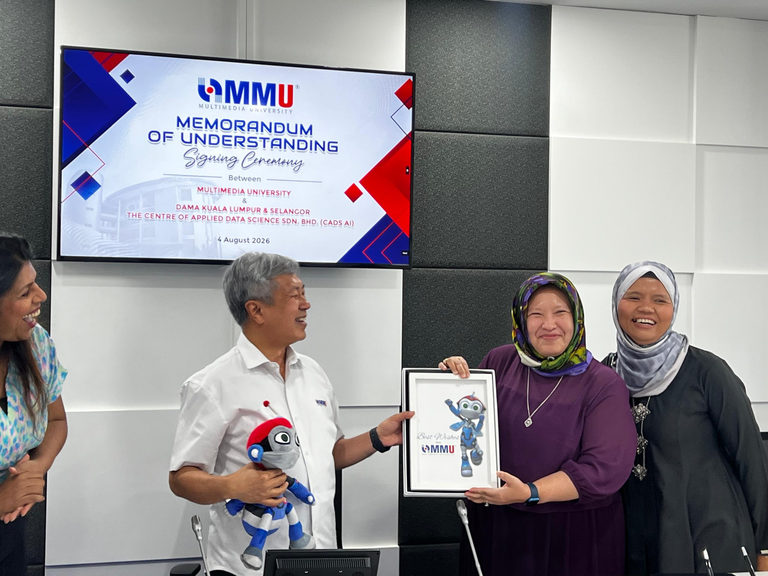 Exchange of tokens at the MMU MoU signing